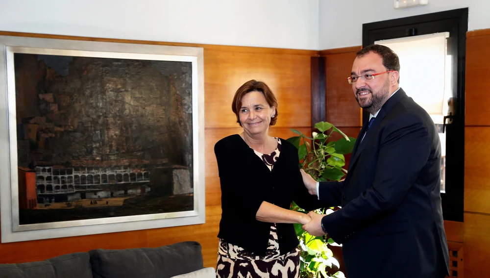 Reunión de la alcaldesa de Gijón, Carmen Moriyón, con el presidente del Principado, Adrián Barbón