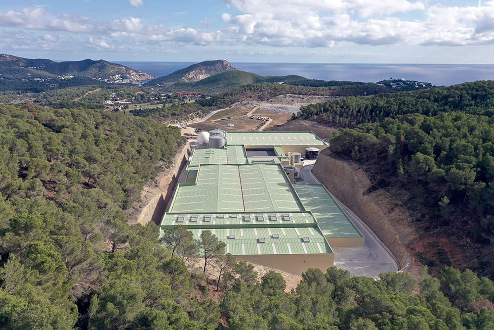 Los trabajos en Ibiza para instalar neutralizadores de olores y una barrera vegetal en de Ca na Putxa se inician esta semana Los trabajos en Ibiza para instalar neutralizadores de olores y una barrera vegetal en de Ca na Putxa se inician esta semana