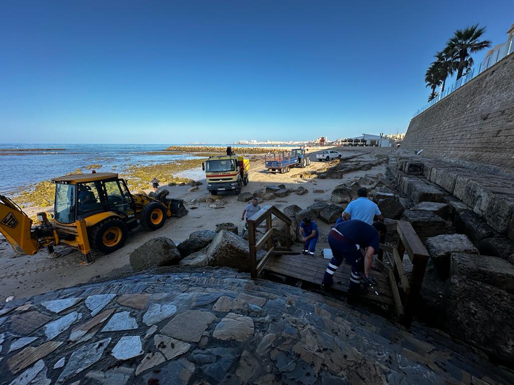 Cerrado el acceso a la Playa de Santa María de la escalera de caracol por seguridad Cerrado el acceso a la Playa de Santa María de la escalera de caracol por seguridad