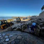 Máquinas actuando en la zona de la escalera de caracol en Cádiz Máquinas actuando en la zona de la escalera de caracol en Cádiz