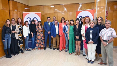 Foto de familia del Gabinete Multimedia junto a los representantes institucionales