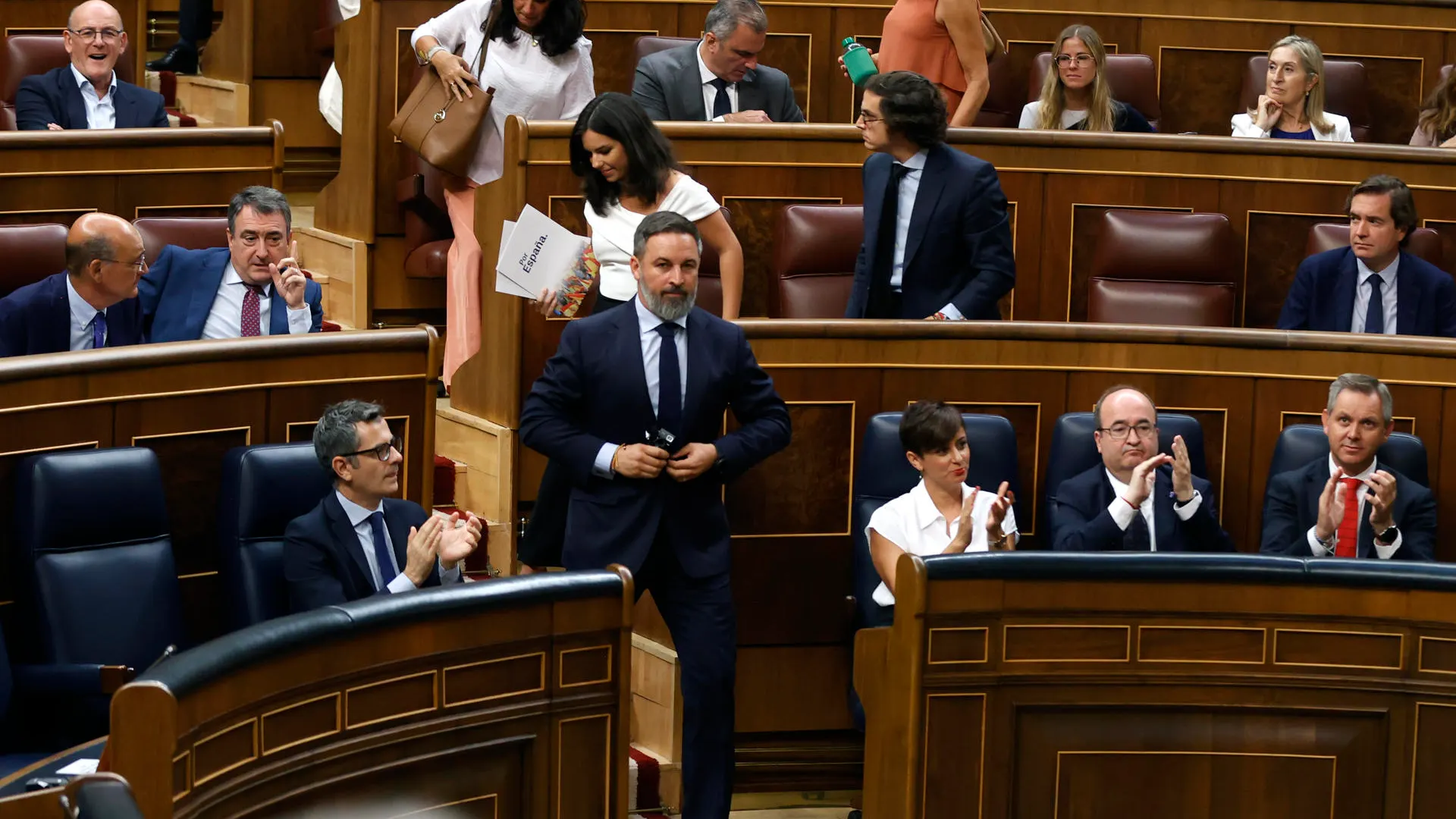 Santiago Abascal se marcha del Hemiciclo por el uso de las legunas cooficiales Santiago Abascal se marcha del Hemiciclo por el uso de las legunas cooficiales