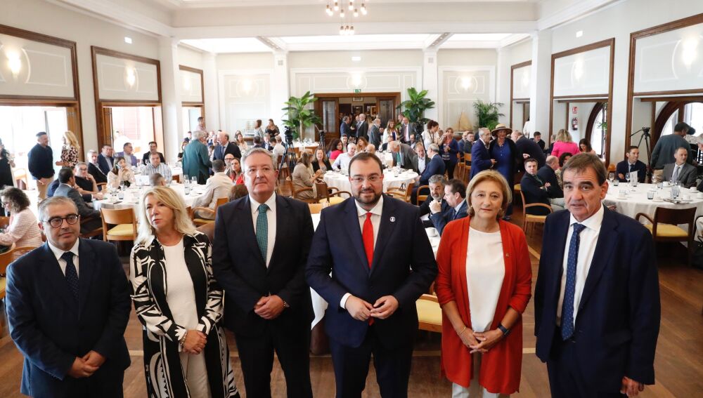 Desayuno informativo del presidente asturiano, Adrián Barbón