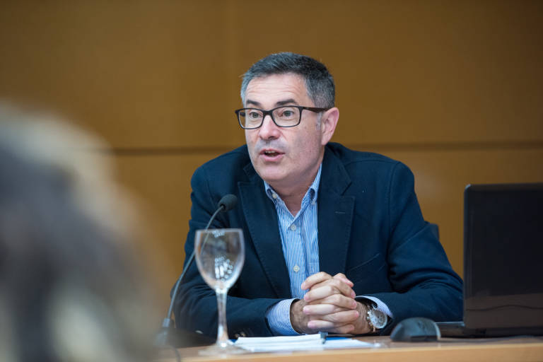 La Universidad de Alicante tiene un nuevo director del Instituto de Investigaciones Turísticas La Universidad de Alicante tiene un nuevo director del Instituto de Investigaciones Turísticas