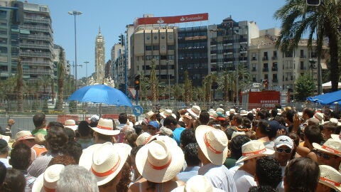 La plaza de Los Luceros momentos antes del disparo de una masclet&agrave;