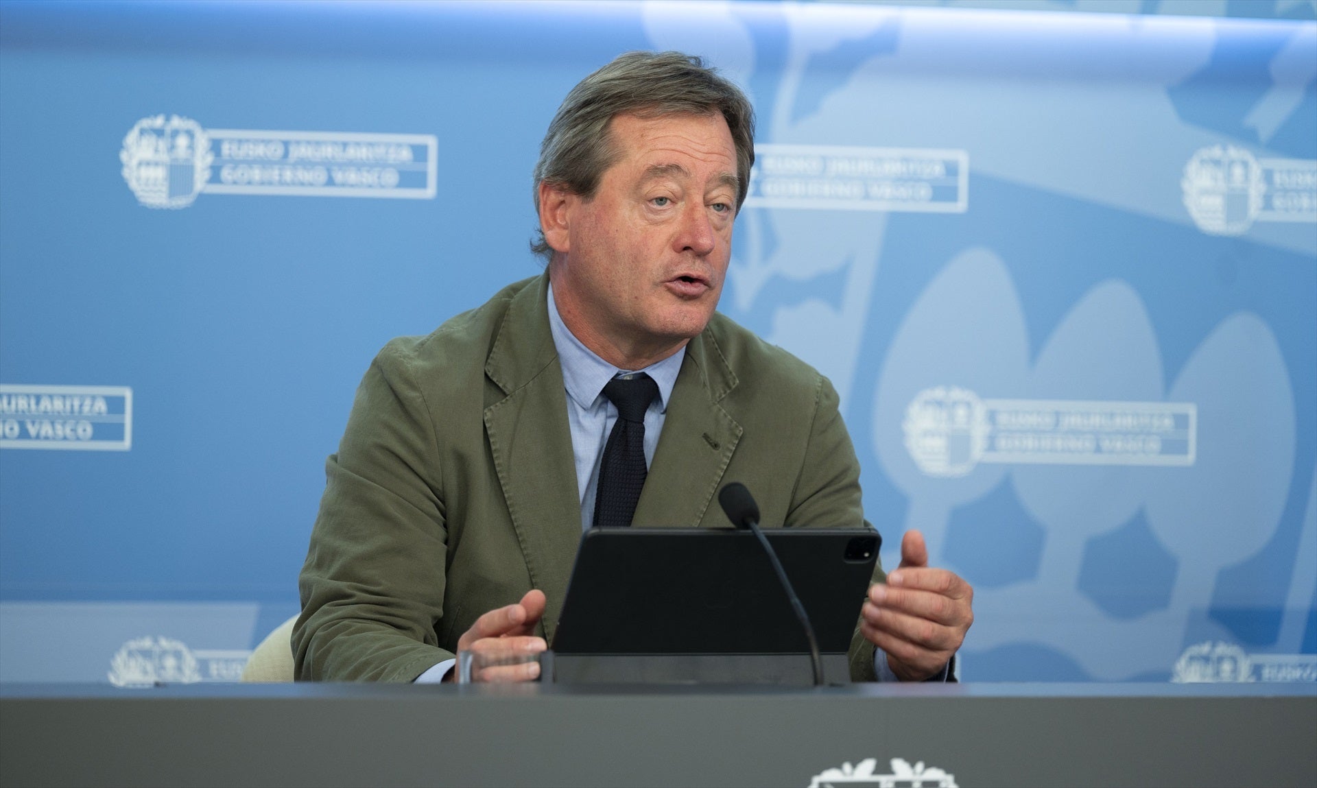 El portavoz del Gobierno Vasco critica que se priorice el catalán por "cumplir con los intereses políticos" del PSOE El portavoz del Gobierno Vasco critica que se priorice el catalán por "cumplir con los intereses políticos" del PSOE