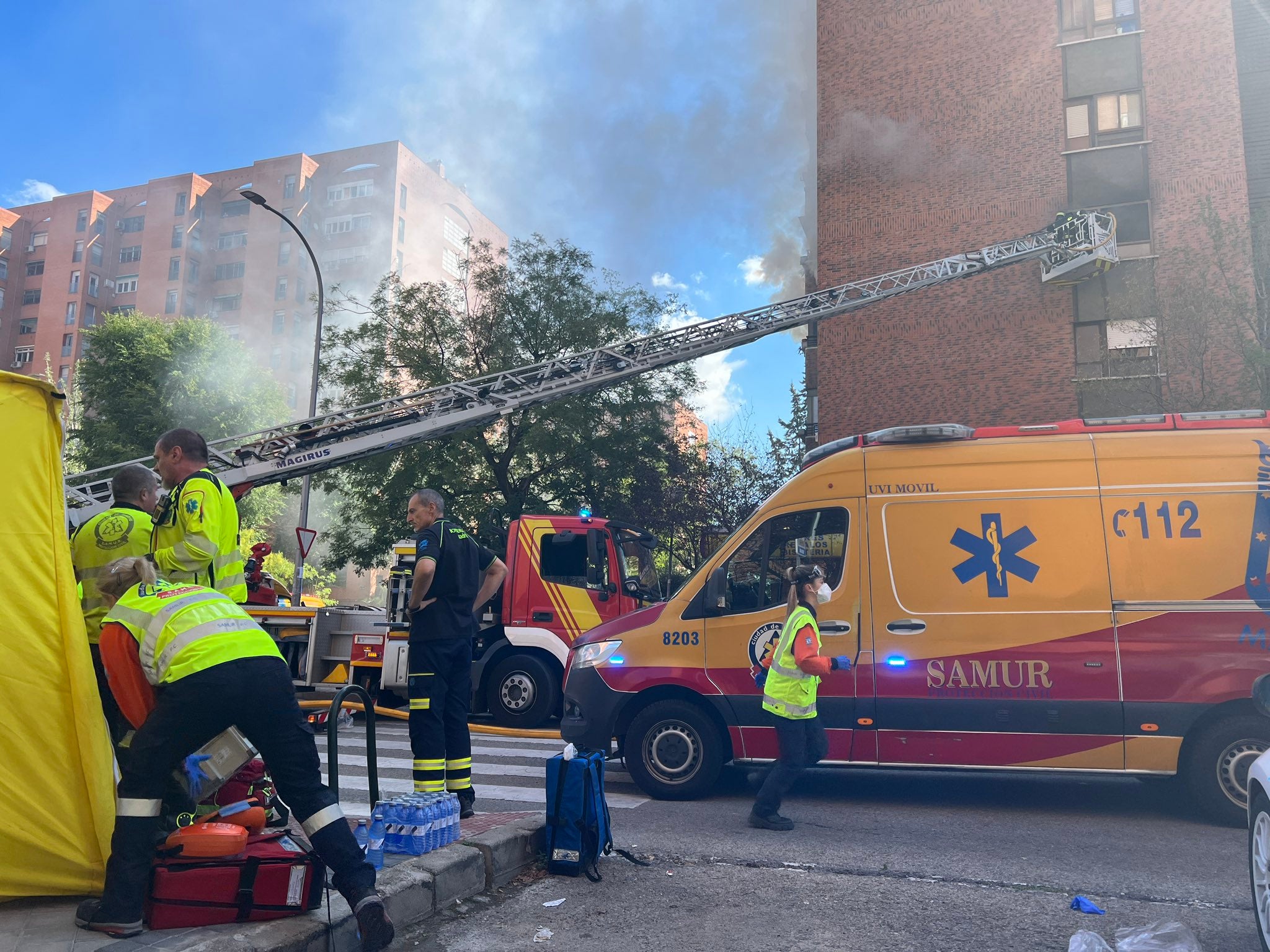 Muere un hombre y otro resulta gravemente herido en el incendio de una vivienda en Puente de Vallecas Muere un hombre y otro resulta gravemente herido en el incendio de una vivienda en Puente de Vallecas
