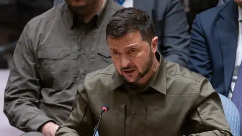 El presidente de Ucrania, Volodímir Zelenski, habla ante el Consejo de Seguridad de la ONU, este 20 de septiembre de 2023, en Nueva York. El presidente de Ucrania, Volodímir Zelenski, habla ante el Consejo de Seguridad de la ONU, este 20 de septiembre de 2023, en Nueva York.