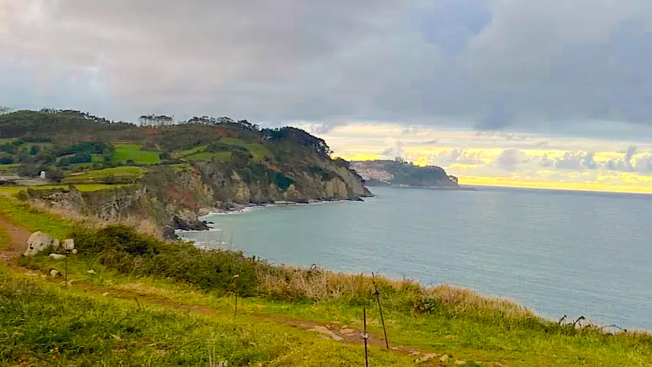 La ruta atraviesa lugares privilegiados de la costa asturiana La ruta atraviesa lugares privilegiados de la costa asturiana