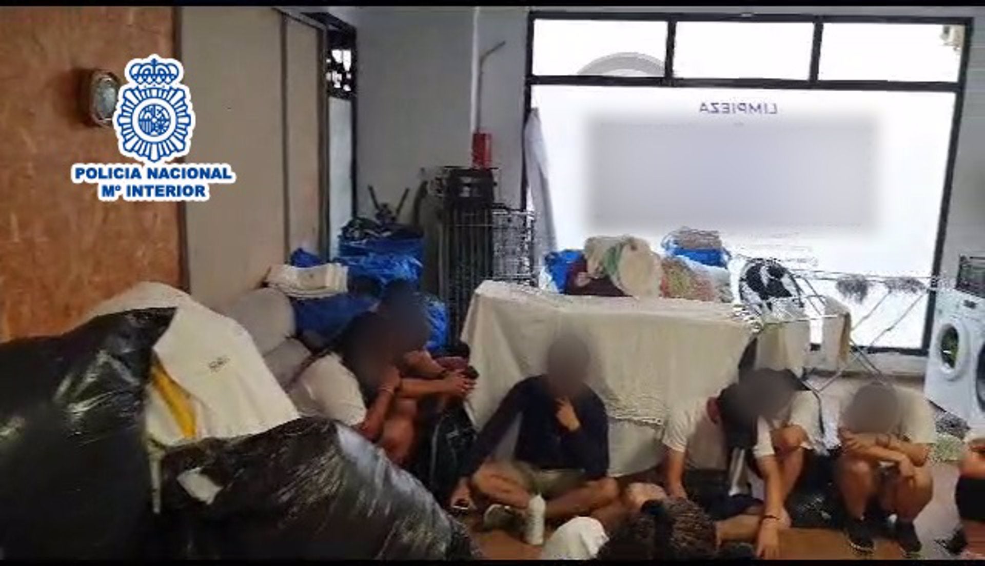 Más de veinte migrantes explotados laboralmente por los responsables de una empresa de limpieza de Alicante Más de veinte migrantes explotados laboralmente por los responsables de una empresa de limpieza de Alicante