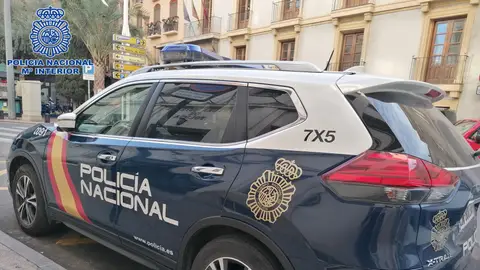 La Policía Nacional salva a un hombre que se estaba desangrando por los cortes sufridos en un robo La Policía Nacional salva a un hombre que se estaba desangrando por los cortes sufridos en un robo