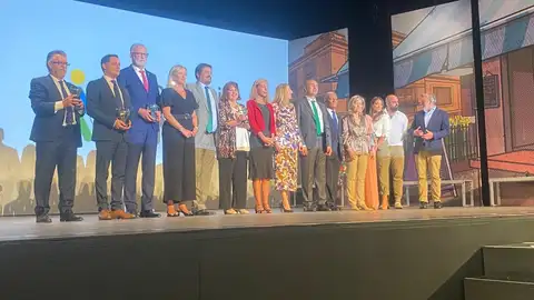 ONCE otorga sus premios solidarios a la Asociación para la Donación de Médula o a la Unidad de Oncología del Materno de Badajoz ONCE otorga sus premios solidarios a la Asociación para la Donación de Médula o a la Unidad de Oncología del Materno de Badajoz