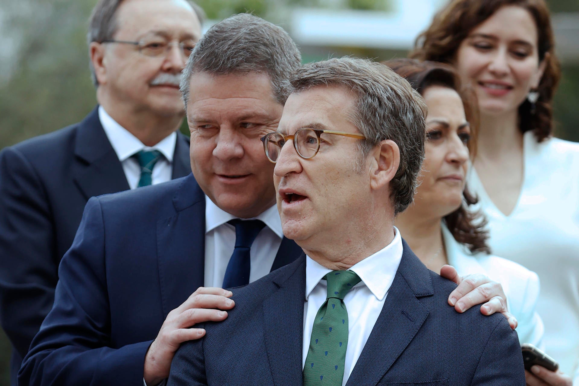 Feijóo propone a García-Page seis pactos de Estado para resolver "los graves problemas" de España Feijóo propone a García-Page seis pactos de Estado para resolver "los graves problemas" de España