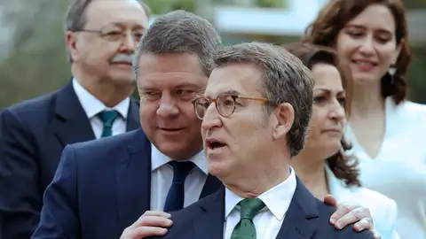 Feijóo propone a García-Page seis pactos de Estado para resolver "los graves problemas" de España Feijóo propone a García-Page seis pactos de Estado para resolver "los graves problemas" de España