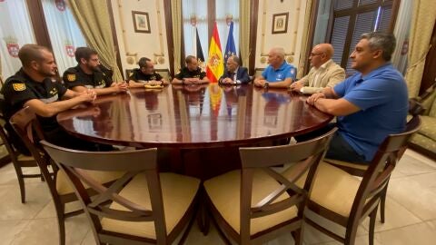 Reuni&oacute;n en la sala Jarque