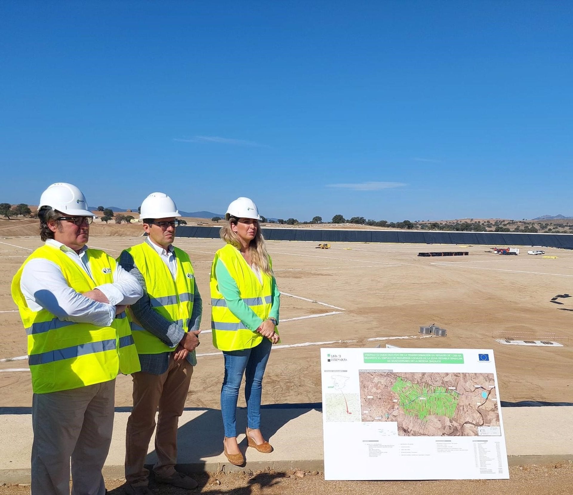La Consejera de Gestión Forestal asegura que las obras del regadío de Monterrubio de la Serena se van a "acelerar" La Consejera de Gestión Forestal asegura que las obras del regadío de Monterrubio de la Serena se van a "acelerar"