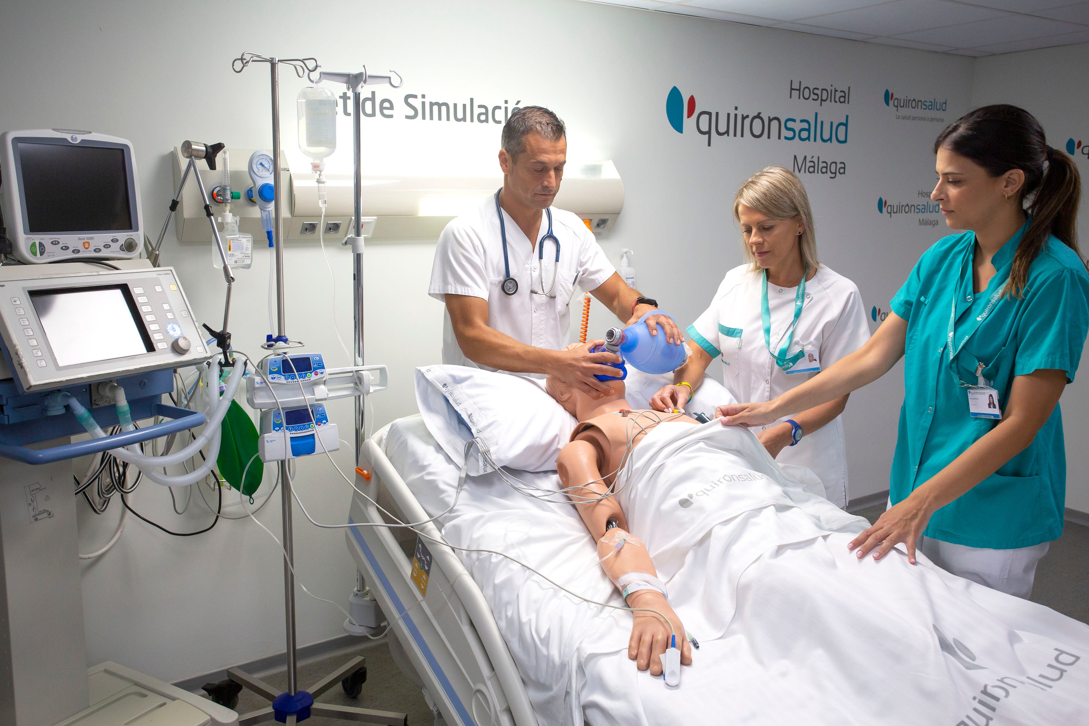 Más de 200 personas participan en el estreno de la sala de simulación de Quirónsalud Málaga Más de 200 personas participan en el estreno de la sala de simulación de Quirónsalud Málaga