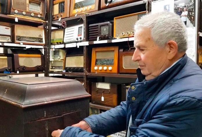 La historia del vejeriego Ángel Tinoco y su colección única de más de mil radios: una de las mejores conservadas La historia del vejeriego Ángel Tinoco y su colección única de más de mil radios: una de las mejores conservadas