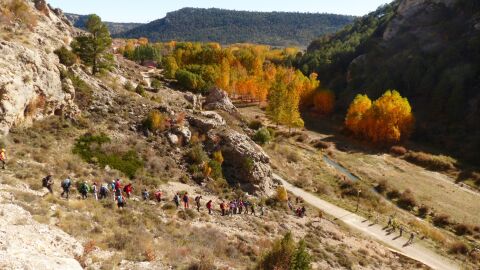 Senderistas por caminos de Aragón