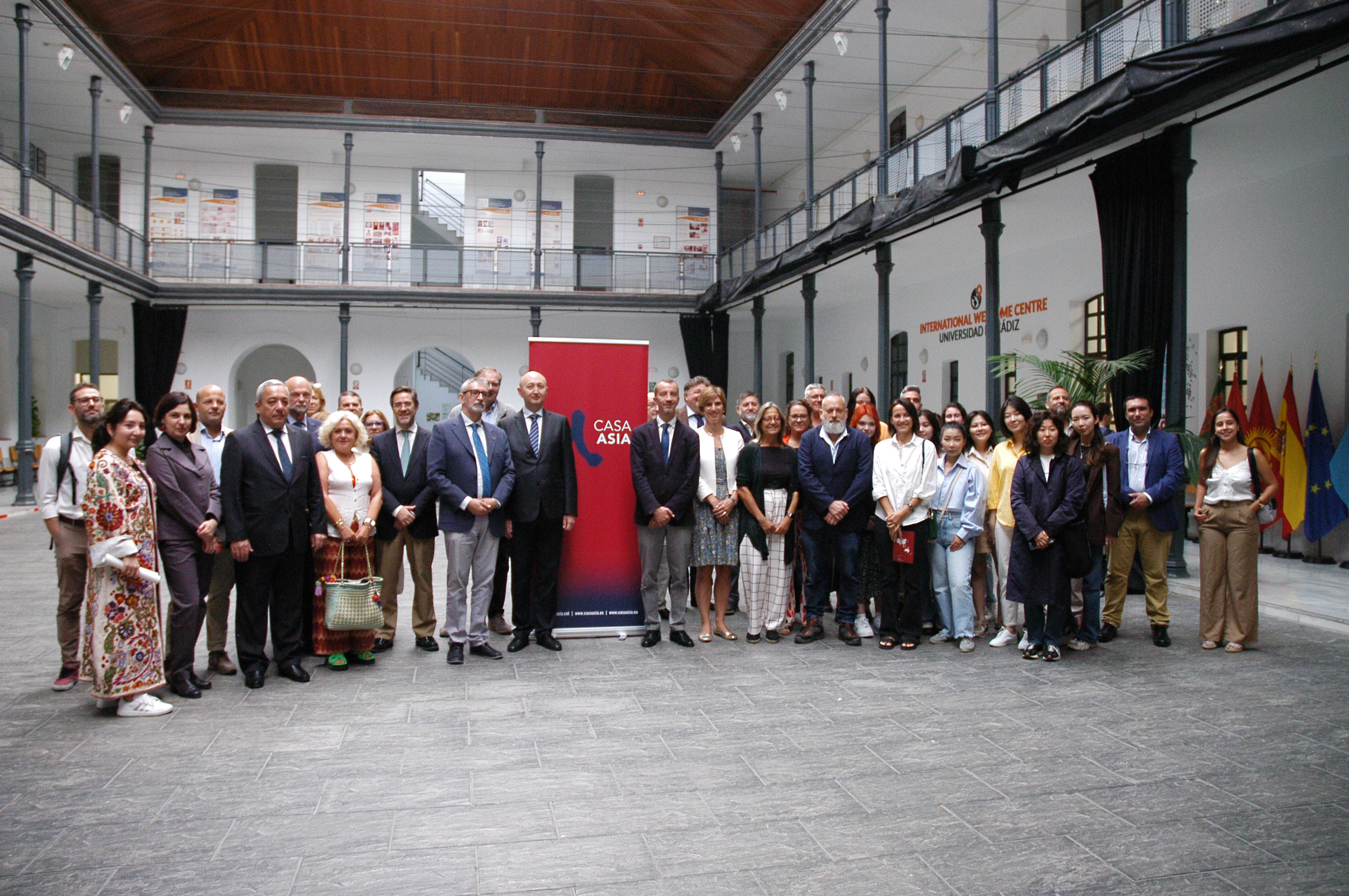 La Universidad de Cádiz estrecha lazos con las universidades asiáticas e inaugura la nueva sede del CUNEAC La Universidad de Cádiz estrecha lazos con las universidades asiáticas e inaugura la nueva sede del CUNEAC