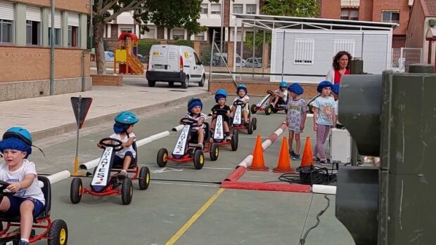 Los alumnos del Pedro J. Rubio han aprendido normas de circulación vial en el circuito.