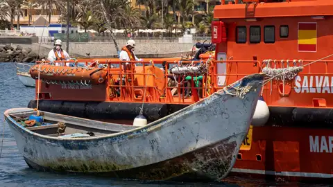 Imagen de archivo de Salvamento Marítimo en el Puerto de Arguineguín tras rescatar a un grupo de migrantes Imagen de archivo de Salvamento Marítimo en el Puerto de Arguineguín tras rescatar a un grupo de migrantes