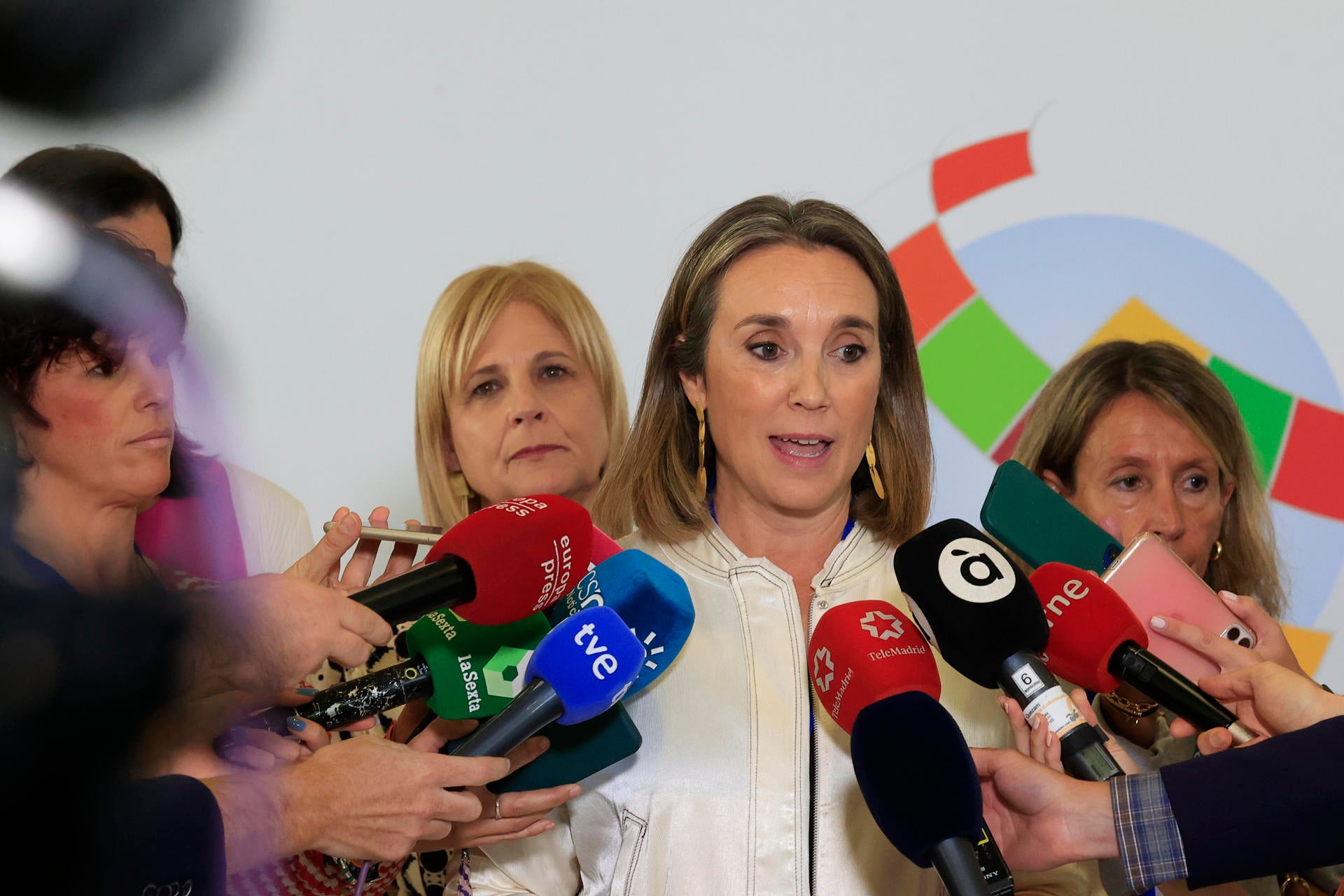 Gamarra llama a la ciudadanía a participar en la manifestación en Madrid: "Feijóo o amnistía" Gamarra llama a la ciudadanía a participar en la manifestación en Madrid: "Feijóo o amnistía"