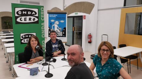 Marisa Lacabe,Santi Leon&eacute;, Vicedirector EOIP, Livia Di Pietro, profesora italiano y Jaume Gelabert, Jefe Departamento Euskera.