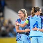 Alexia Putellas e Irene Paredes celebran un gol ante Suecia en la Liga de las Naciones