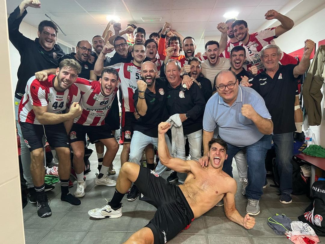 A la tercera, la vencida: El Fertiberia Balonmano obtiene su primera victoria en ASOBAL A la tercera, la vencida: El Fertiberia Balonmano obtiene su primera victoria en ASOBAL