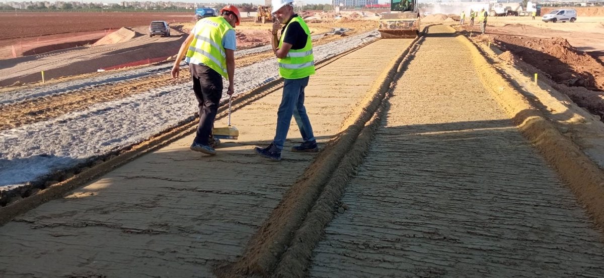 La carretera A-8005 seguirá cortada hasta mediados de octubre La carretera A-8005 seguirá cortada hasta mediados de octubre