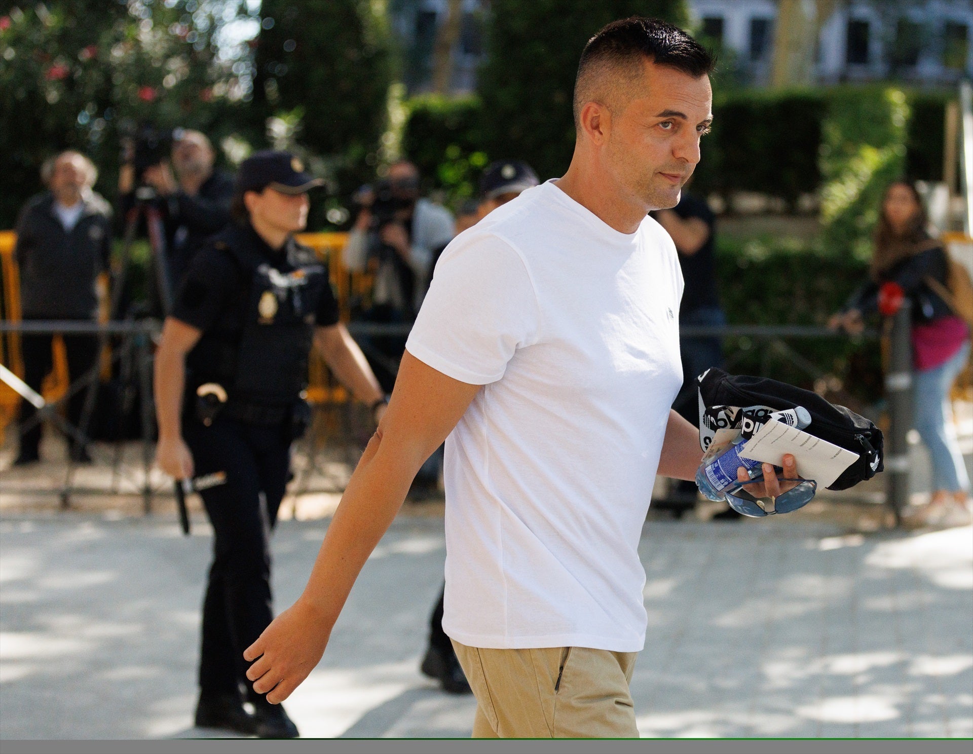 El hermano de Jennifer Hermoso y una amiga respaldan el testimonio de la jugadora sobre el beso de Rubiales El hermano de Jennifer Hermoso y una amiga respaldan el testimonio de la jugadora sobre el beso de Rubiales