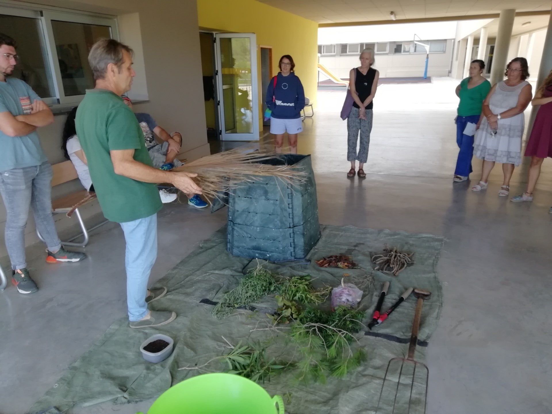 13 familias de Ibiza aprenden a hacer compost con el Ayuntamiento de Sant Josep de sa Talaia y Amics de la Terra 13 familias de Ibiza aprenden a hacer compost con el Ayuntamiento de Sant Josep de sa Talaia y Amics de la Terra