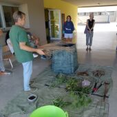 13 familias de Ibiza aprenden a hacer compost con el Ayuntamiento de Sant Josep de sa Talaia y Amics de la Terra 
