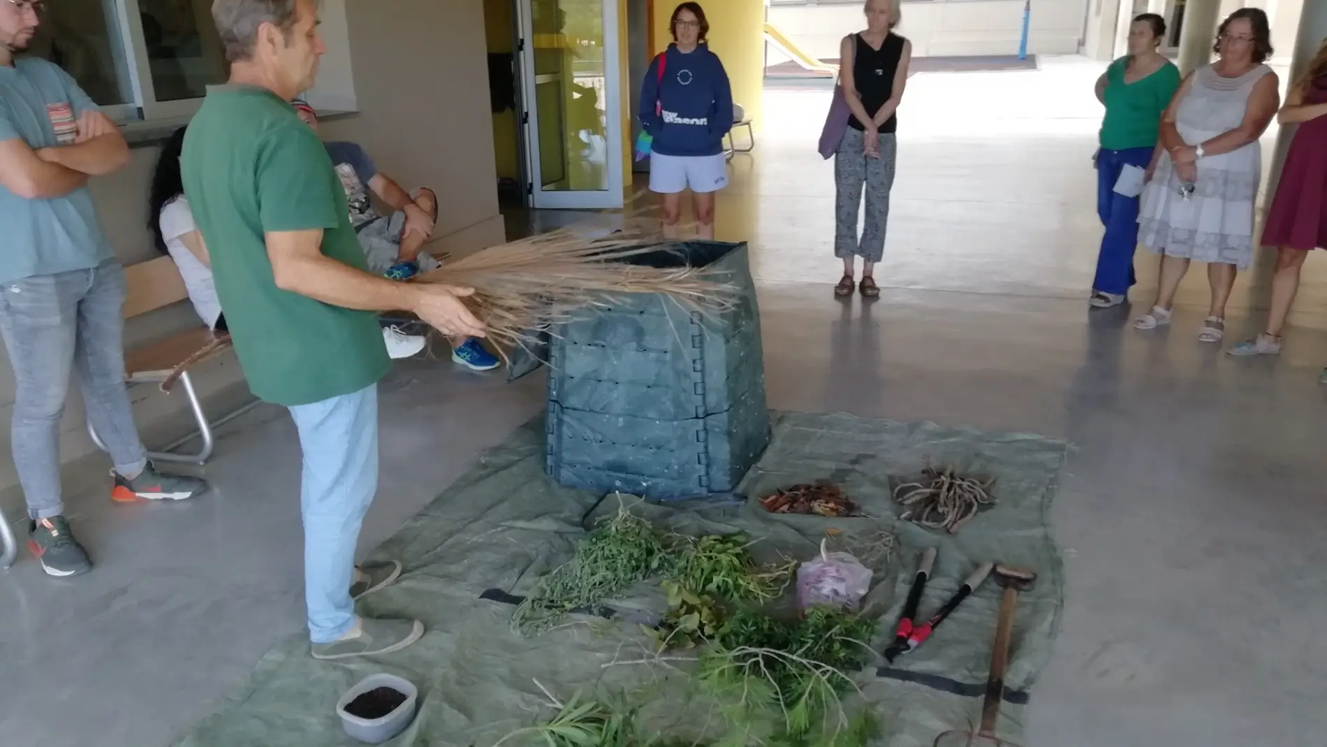 13 familias de Ibiza aprenden a hacer compost con el Ayuntamiento de Sant Josep de sa Talaia y Amics de la Terra 