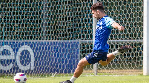Jimmy golpea el balón en El Requexón Jimmy golpea el balón en El Requexón