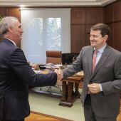 Reunión entre el presidente de la Junta y el alcalde de Segovia