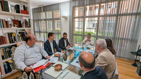 Uno de los momentos de la reunión entre la Conselleria de Educación y el Ayuntamiento de Sagunto