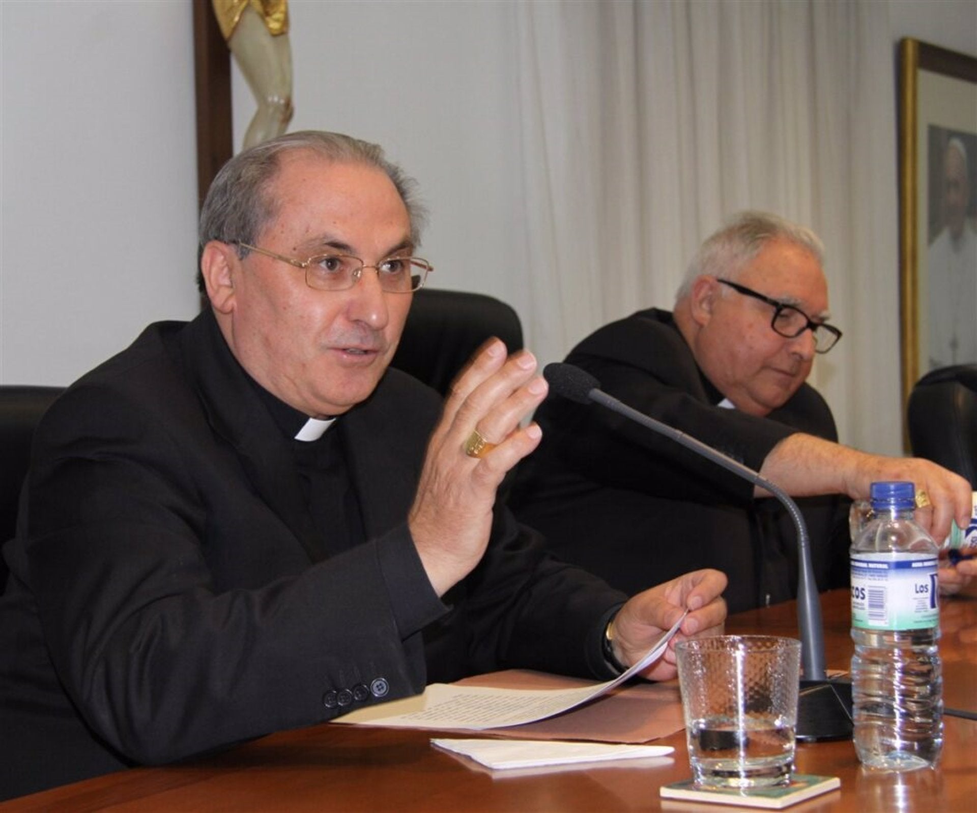 El Arzobispo de Mérida-Badajoz Celso Morga muestra su "dolor personal" por el caso de Almendralejo El Arzobispo de Mérida-Badajoz Celso Morga muestra su "dolor personal" por el caso de Almendralejo