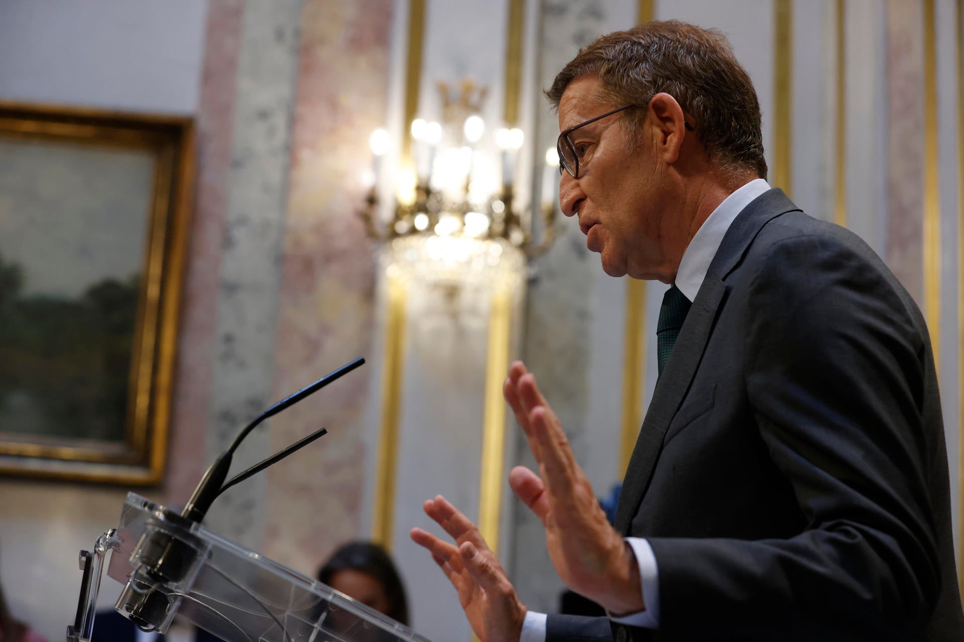 Alberto Núñez Feijóo abre su primera sesión de investidura arropado por sus barones autonómicos Alberto Núñez Feijóo abre su primera sesión de investidura arropado por sus barones autonómicos