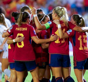 Las jugadoras de la selección española de fútbol celebran un gol. Las jugadoras de la selección española de fútbol celebran un gol.
