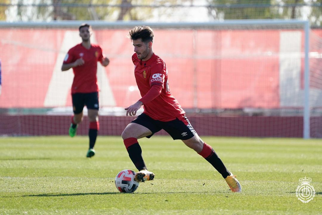El delantero ibicenco Adri Montalván ficha por la Sociedad Deportiva Formentera tras cinco años en el filial del RCD Mallorca El delantero ibicenco Adri Montalván ficha por la Sociedad Deportiva Formentera tras cinco años en el filial del RCD Mallorca