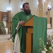 El sacerdote detenido por abusos sexuales denunció a su pareja por robarle material informático El sacerdote detenido por abusos sexuales denunció a su pareja por robarle material informático