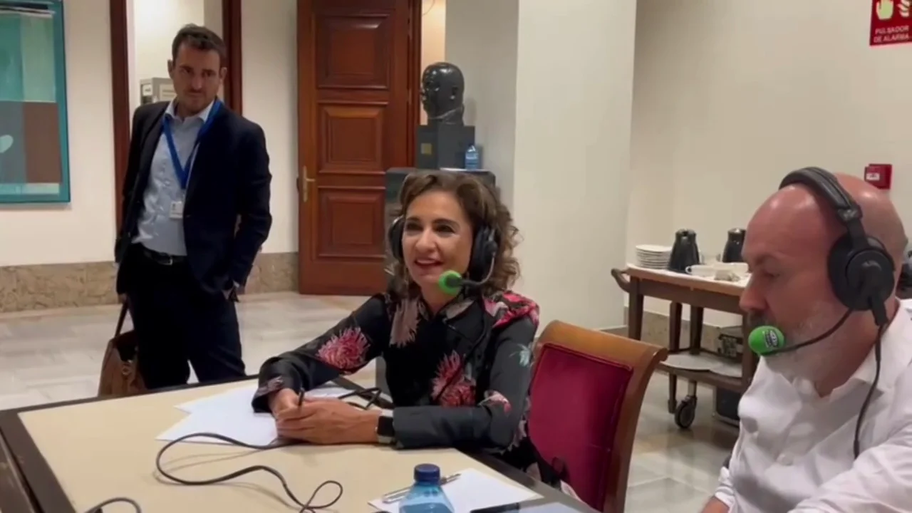 Vídeo | María Jesús Montero elude contestar a si Puigdemont tiene que ser juzgado Vídeo | María Jesús Montero elude contestar a si Puigdemont tiene que ser juzgado