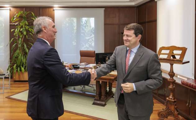 Mazarías se muestra satisfecho tras el encuentro con Mañueco para agilizar los temas de Segovia Mazarías se muestra satisfecho tras el encuentro con Mañueco para agilizar los temas de Segovia