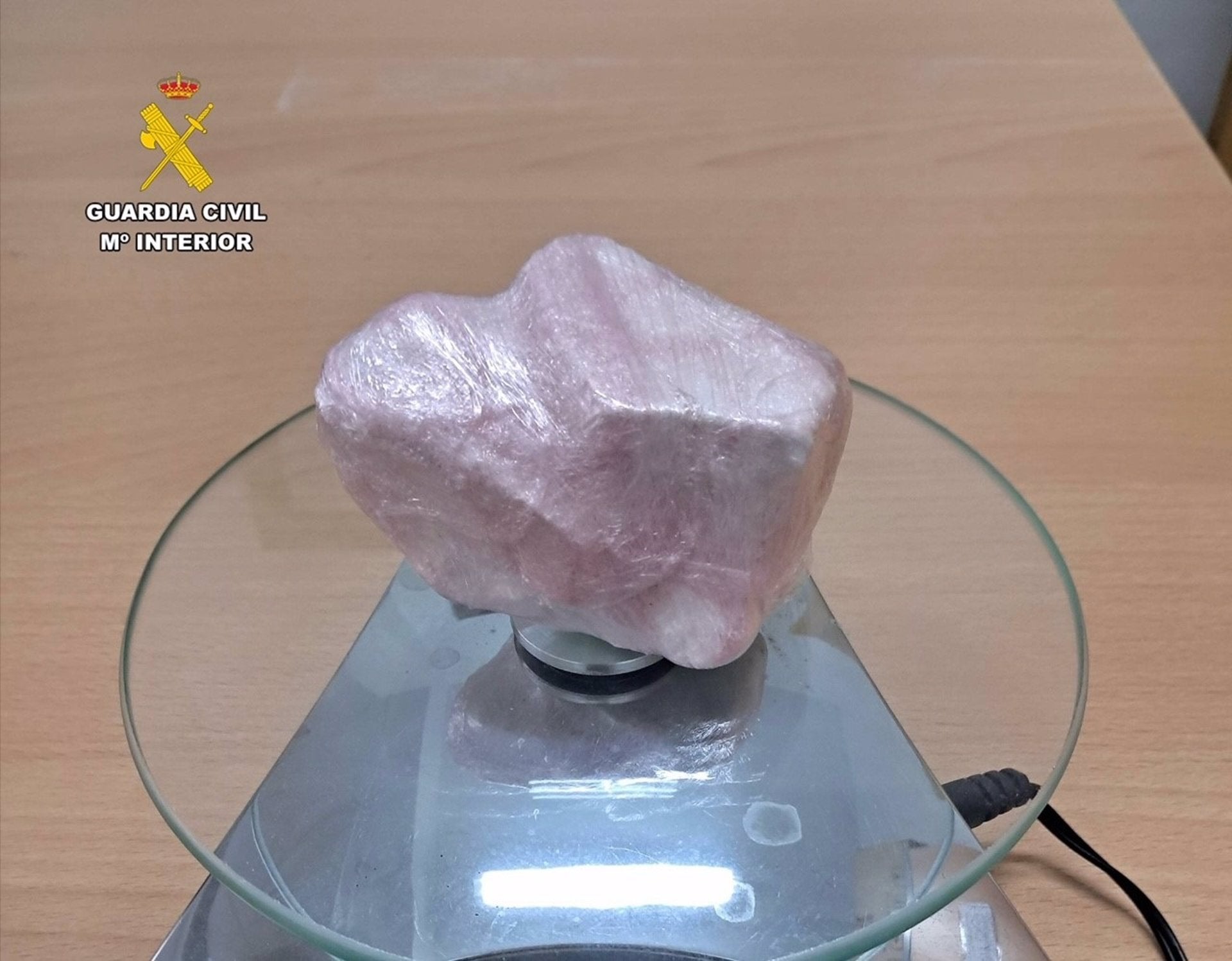 Interceptan hachís y cocaína en un coche tras un adelantamiento a gran velocidad en Trujillo Interceptan hachís y cocaína en un coche tras un adelantamiento a gran velocidad en Trujillo