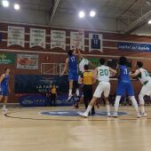 Salto inicial de la Copa Principado de baloncesto entre OCB y Universidad