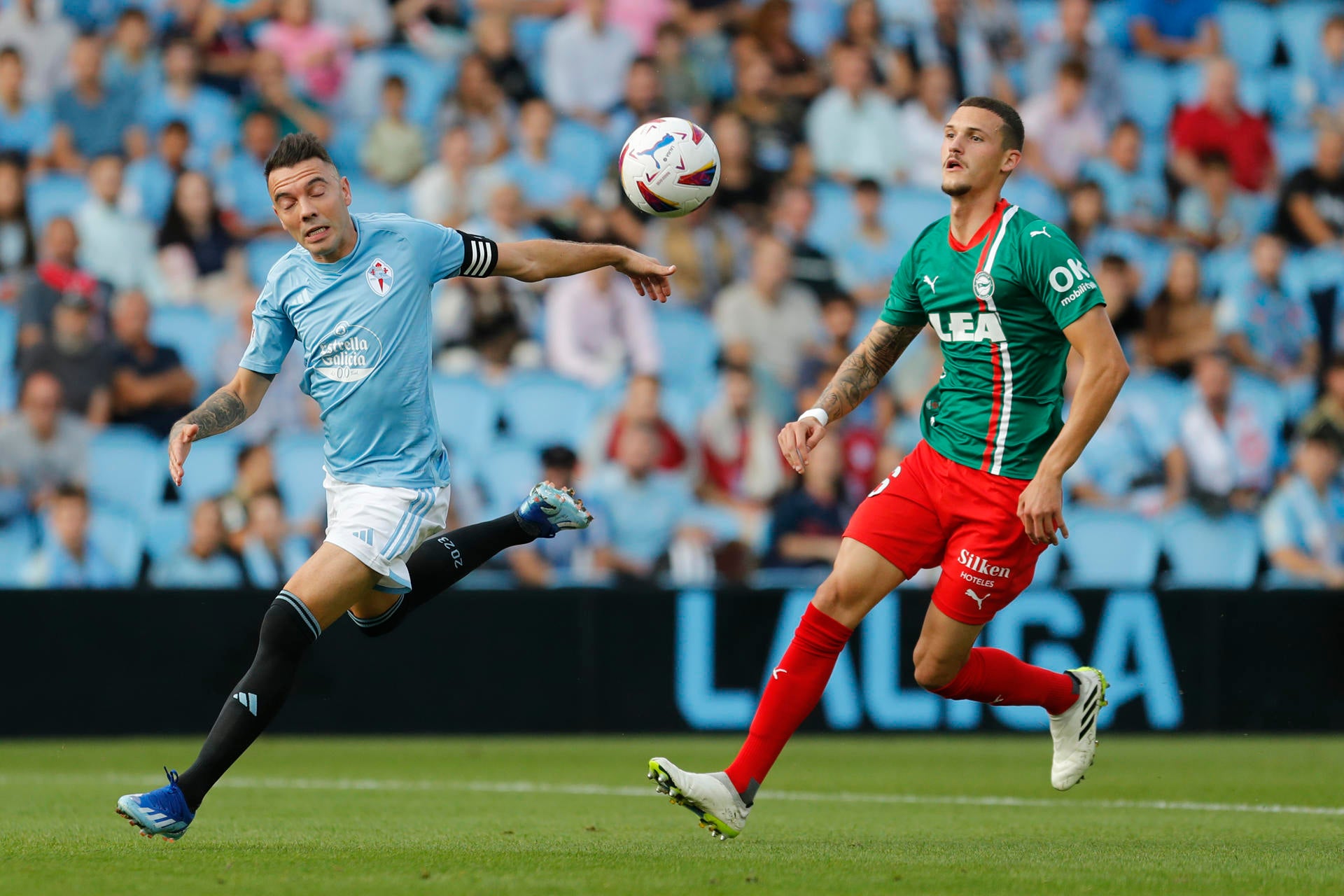 El Celta sale vivo ante un Alavés que mereció más El Celta sale vivo ante un Alavés que mereció más