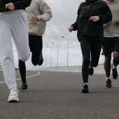 Imagen de archivo de gente corriendo