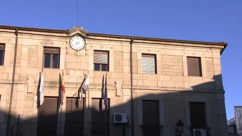 IU y Vox suspenden de militancia a sus concejales en Montehermoso tras llegar a un acuerdo en la localidad IU y Vox suspenden de militancia a sus concejales en Montehermoso tras llegar a un acuerdo en la localidad